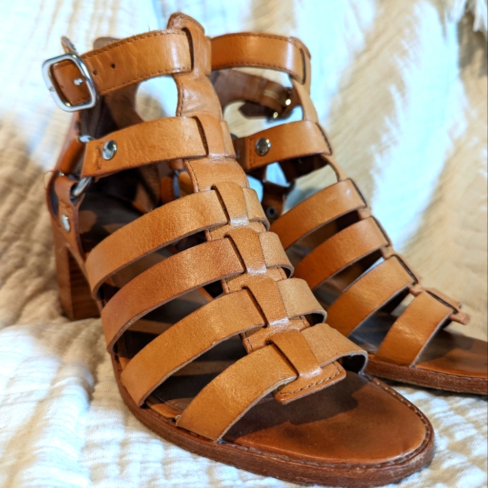 Women's Frye gladiator style leather sandals size 10